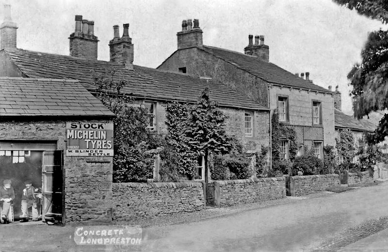 The Concrete 1912.jpg - Cottages next to 'The Concrete', which was the name for what is now the Maypole Green.